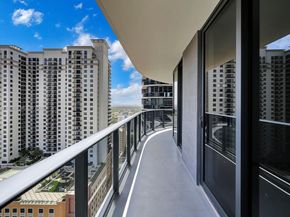 45 SW 9th St 1806, Miami FL 33130