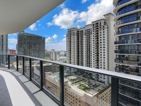 45 SW 9th St 1806, Miami FL 33130