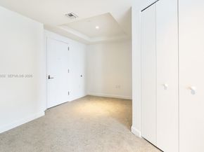 45 SW 9th St 1806, Miami FL 33130