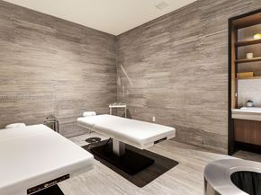 45 SW 9th St 1806, Miami FL 33130