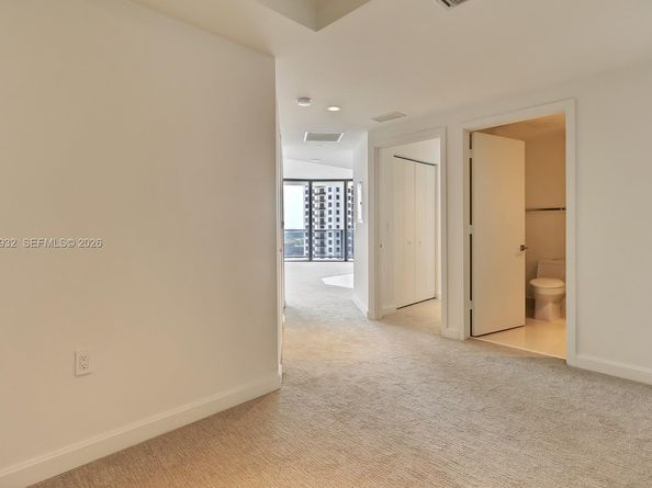 45 SW 9th St 1806, Miami FL 33130