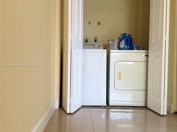 9365 Fontainebleau, Miami FL 33172