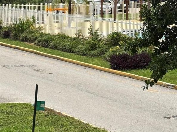 9365 Fontainebleau, Miami FL 33172