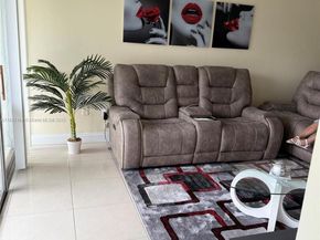 9365 Fontainebleau, Miami FL 33172