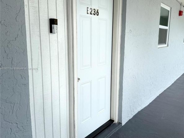 9365 Fontainebleau, Miami FL 33172
