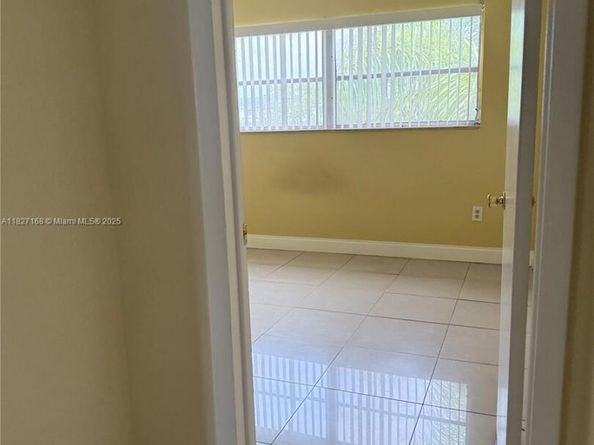 9365 Fontainebleau, Miami FL 33172