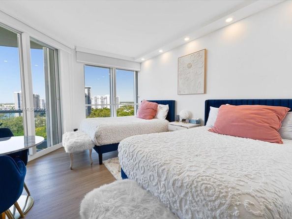 7000 Island Blvd #1402, Aventura FL 33160