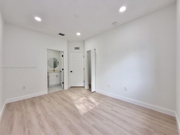 4412 Woodland Cir 4412, Tamarac FL 33319