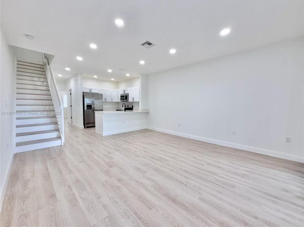 4412 Woodland Cir 4412, Tamarac FL 33319