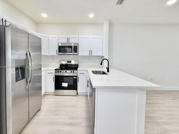 4412 Woodland Cir 4412, Tamarac FL 33319