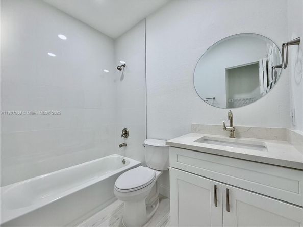 4412 Woodland Cir 4412, Tamarac FL 33319