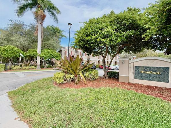 4412 Woodland Cir 4412, Tamarac FL 33319