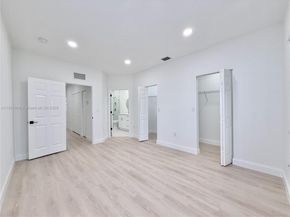 4412 Woodland Cir 4412, Tamarac FL 33319