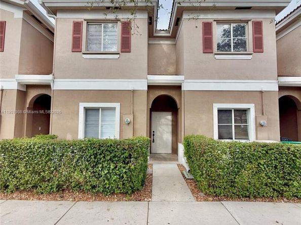 4412 Woodland Cir 4412, Tamarac FL 33319