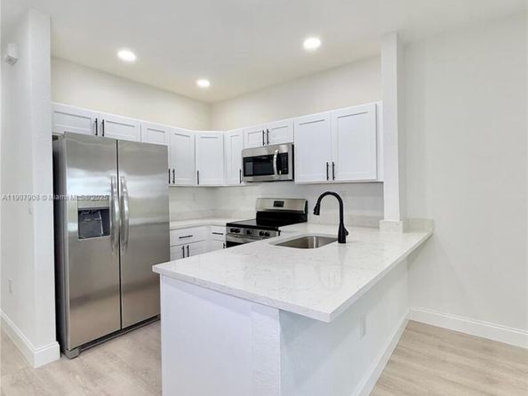 4412 Woodland Cir 4412, Tamarac FL 33319