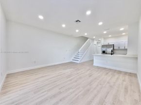 4412 Woodland Cir 4412, Tamarac FL 33319