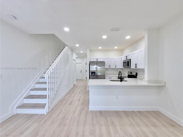 4412 Woodland Cir 4412, Tamarac FL 33319