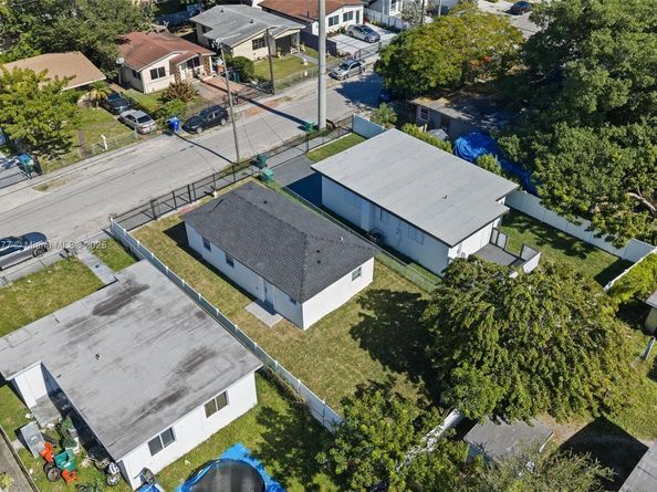 1844 NW 67th St, Miami FL 33147