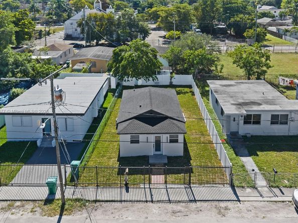 1844 NW 67th St, Miami FL 33147
