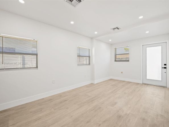 1844 NW 67th St, Miami FL 33147