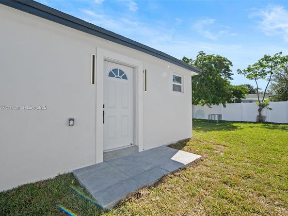 1844 NW 67th St, Miami FL 33147