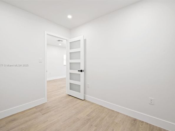 1844 NW 67th St, Miami FL 33147