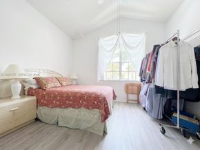 1510 W Lacosta Dr W, Pembroke Pines FL 33027
