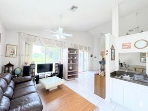 1510 W Lacosta Dr W, Pembroke Pines FL 33027