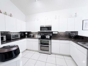 1510 W Lacosta Dr W, Pembroke Pines FL 33027