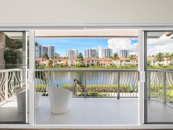 3754 NE 209th Ter, Aventura FL 33180