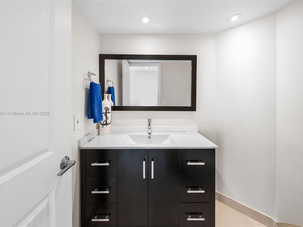 3754 NE 209th Ter, Aventura FL 33180