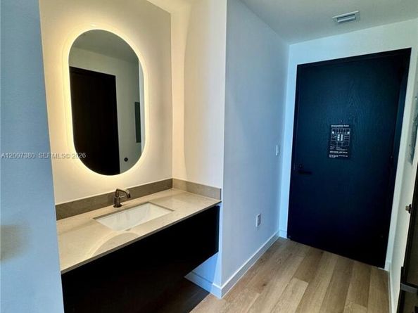 20 NE 11th St 3012A, Miami FL 33132