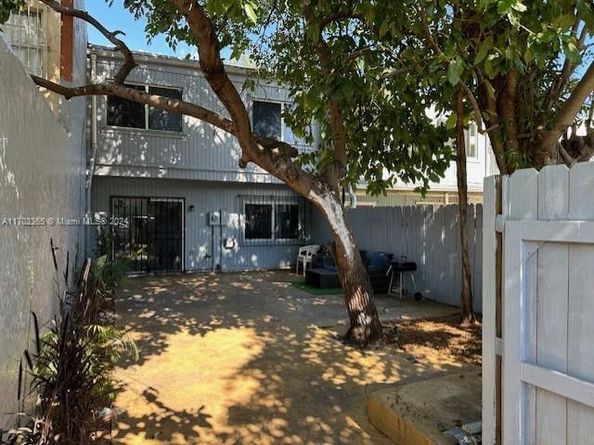618 NW 11th St 618, Miami FL 33136