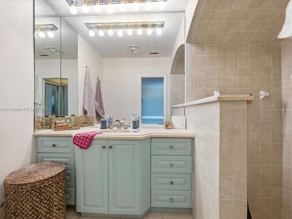 9431 Sea Turtle Ln, Plantation FL 33324