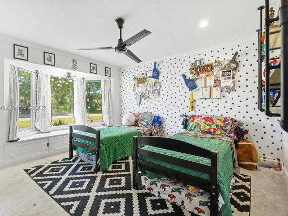 9431 Sea Turtle Ln, Plantation FL 33324