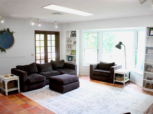 9431 Sea Turtle Ln, Plantation FL 33324