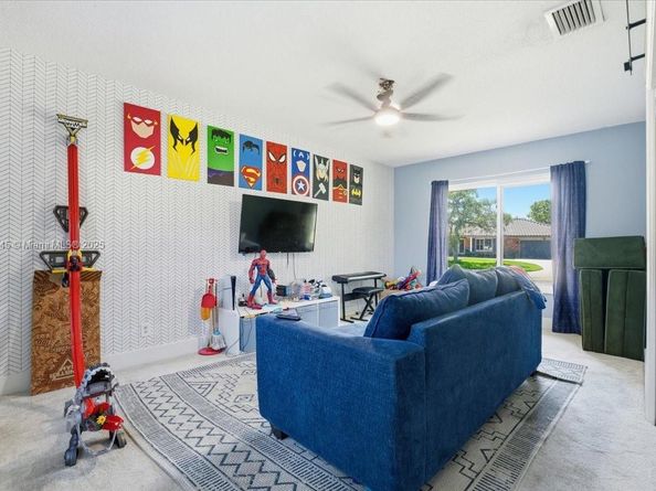 9431 Sea Turtle Ln, Plantation FL 33324