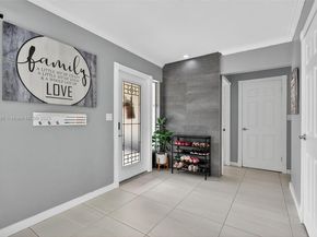 801 Holly Ln, Plantation FL 33317