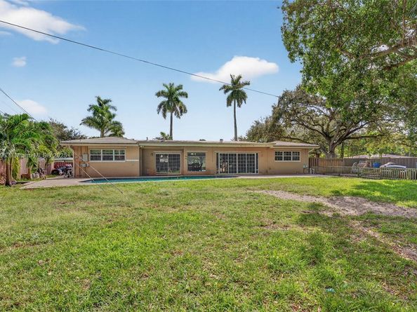 801 Holly Ln, Plantation FL 33317