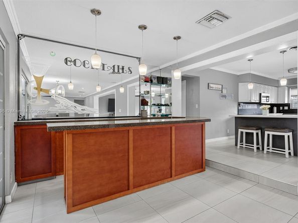 801 Holly Ln, Plantation FL 33317