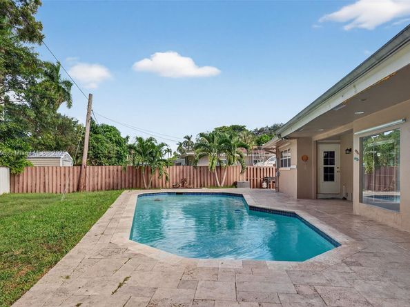 801 Holly Ln, Plantation FL 33317