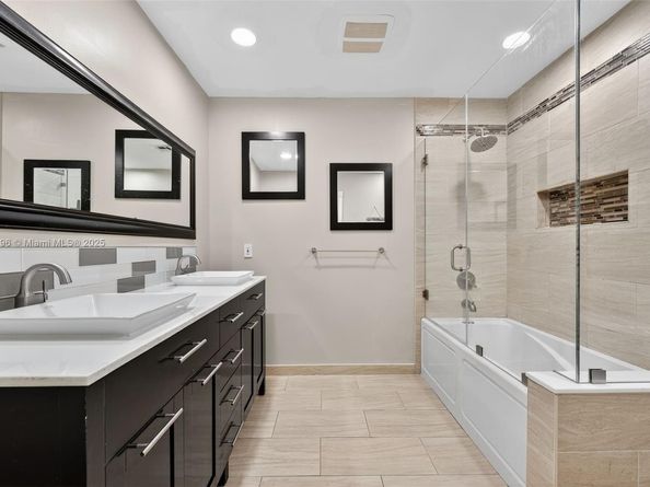 801 Holly Ln, Plantation FL 33317