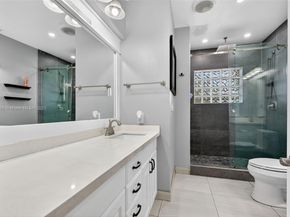 801 Holly Ln, Plantation FL 33317