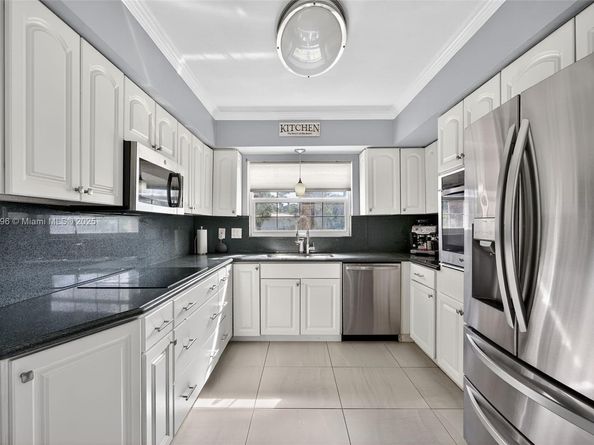 801 Holly Ln, Plantation FL 33317