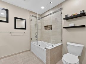 801 Holly Ln, Plantation FL 33317