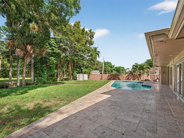 801 Holly Ln, Plantation FL 33317