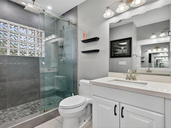 801 Holly Ln, Plantation FL 33317