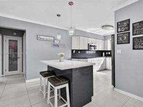 801 Holly Ln, Plantation FL 33317