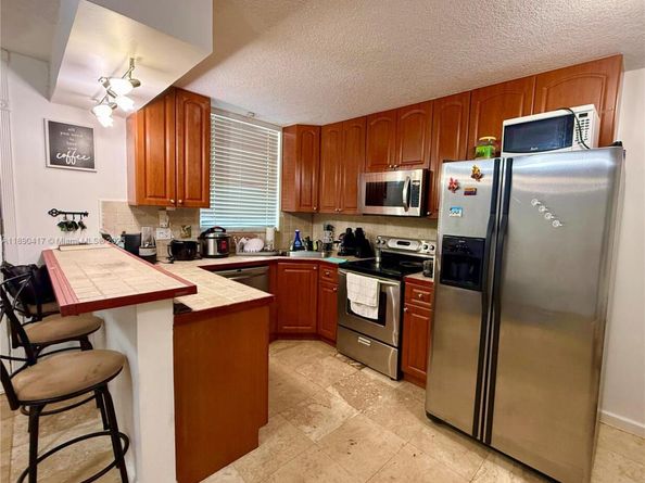 1801 S Treasure Dr 110, North Bay Village FL 33141