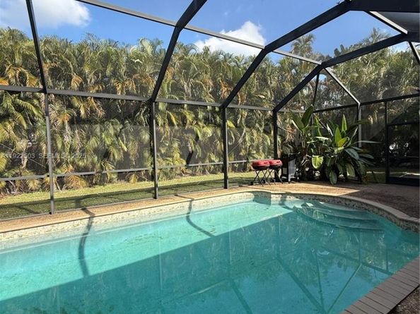 7441 SW 19th St, Plantation FL 33317